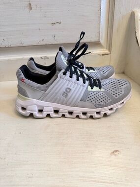 On Cloudswift Lightweight Running Sneakers in Light Gray